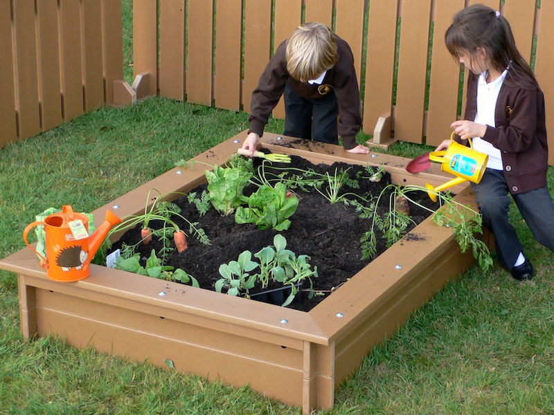 Delux Raised Bed (L)1.4 x (W)1m x 260mm with Seat Surround